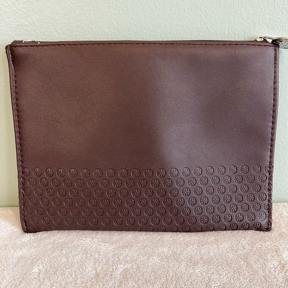 Molton Brown x Turkish Airlines Zip Embossed Logo Synthetic Leather Flat Pouch - Picture 8 of 10